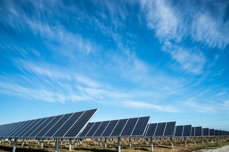 Instalación de módulos fotovoltaicos DadoSol Energy